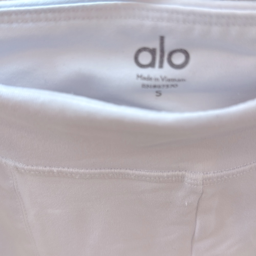 ALO Yoga Airbrush High-Waist Flutter Pants White Size Small - Picture 4 of 4